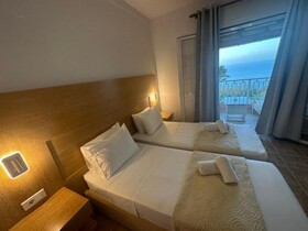 Nikos Apartments