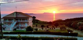Nikos Apartments