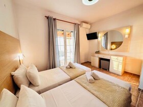 Nikos Apartments