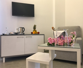 Bruskos Hotel & Suites