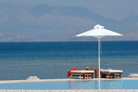 Chrismos Luxury Suites & Studios