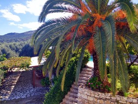 Dionysos Apartments
