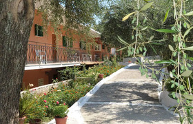 Passas Mare Apartments & Studios