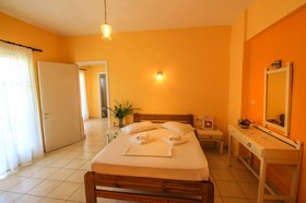 Bella Vista Hotel & Studios