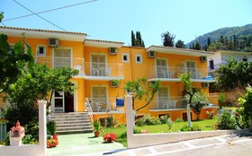 Bella Vista Hotel & Studios