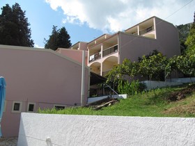 Siora Leni Contemporary Filoxenia