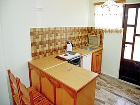 Makis Studios & Apartments