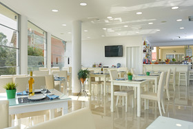 Palapart Gikas Studios & Suites
