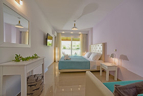 Palapart Gikas Studios & Suites