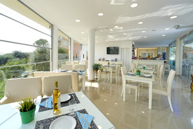 Palapart Gikas Studios & Suites