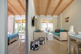 Palapart Gikas Studios & Suites