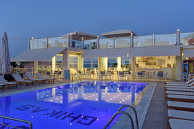 Palapart Gikas Studios & Suites
