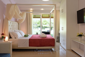 Palapart Gikas Studios & Suites