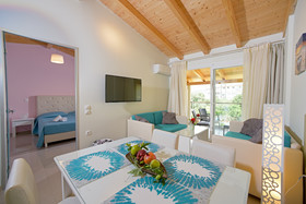Palapart Gikas Studios & Suites
