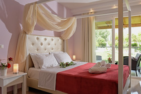 Palapart Gikas Studios & Suites