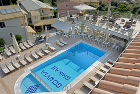 Palapart Gikas Studios & Suites