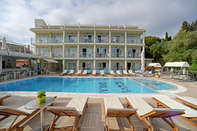 Palapart Gikas Studios & Suites