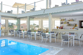 Palapart Gikas Studios & Suites