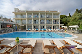 Palapart Gikas Studios & Suites