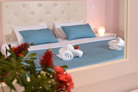 Palapart Gikas Studios & Suites