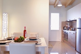 Palapart Gikas Studios & Suites