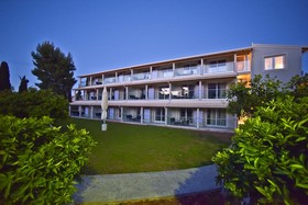 Palapart Gikas Studios & Suites