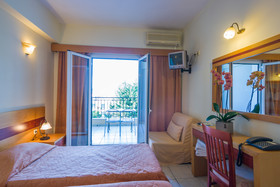 CNic Hellinis Hotel