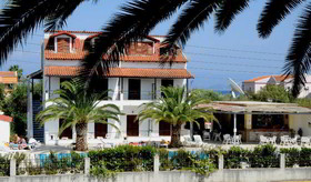 Captain's Studios & Apartments