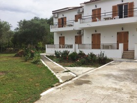 Captain's Studios & Apartments