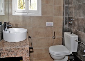 Captain's Studios & Apartments