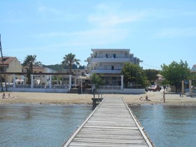 Quayside Village Hotel