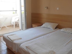 Quayside Village Hotel
