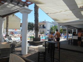 Quayside Village Hotel