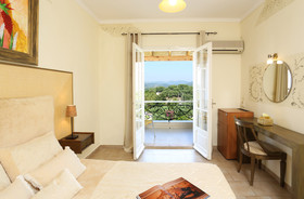 Nefeli Hotel