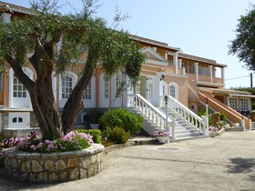 Nefeli Hotel