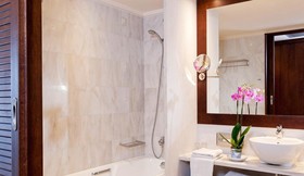 Kontokali Bay Resort & Spa