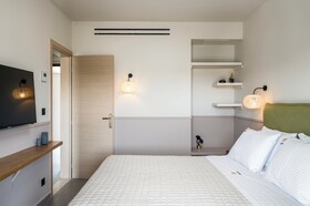 Loadstar Rooms & Suites