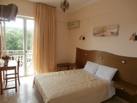 River Studios & Apartments