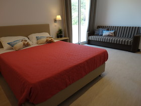 Makis Louvlis Apartments & Studios