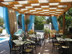 Makis Louvlis Apartments & Studios
