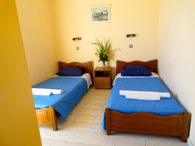 Makis Louvlis Apartments & Studios