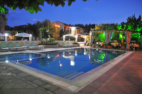 Makis Louvlis Apartments & Studios