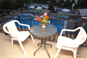 Makis Louvlis Apartments & Studios