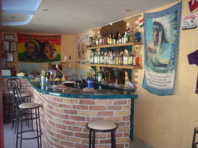 Makis Louvlis Apartments & Studios