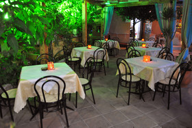 Makis Louvlis Apartments & Studios