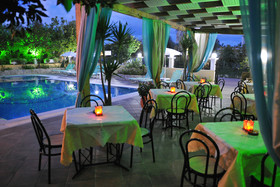 Makis Louvlis Apartments & Studios