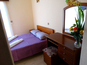 Makis Louvlis Apartments & Studios