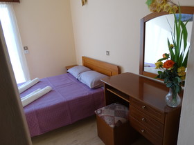 Makis Louvlis Apartments & Studios