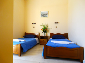 Makis Louvlis Apartments & Studios