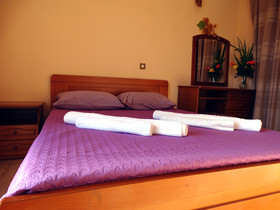 Makis Louvlis Apartments & Studios